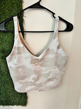 Old Navy Active Powersoft Camo Crop Top in White & Pink Size Medium Like New
